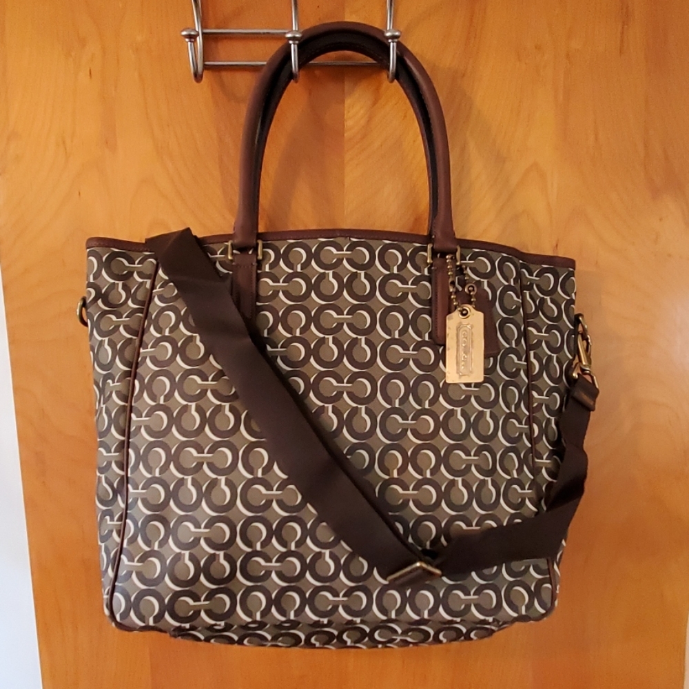 NWT. Coach Crosby OP ART tote 70639